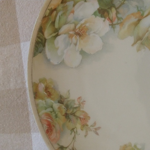 Hand painted porcelain gold rose  plate Royal Austria signed Janns 9" wide - Picture 4 of 7